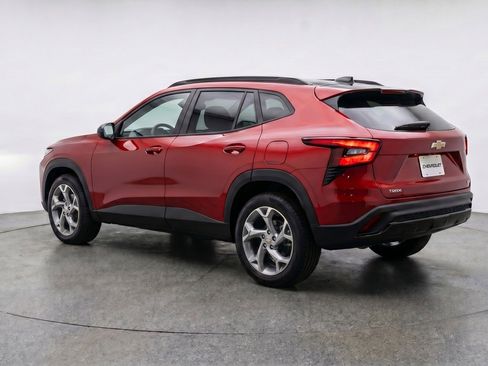 Used 2025 Chevrolet Trax LT w/ LT Convenience Package FWD image 6