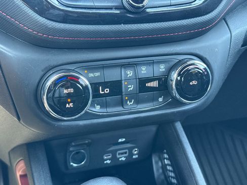 Used 2023 Chevrolet TrailBlazer RS w/ Sun and Liftgate Package FWD image 24
