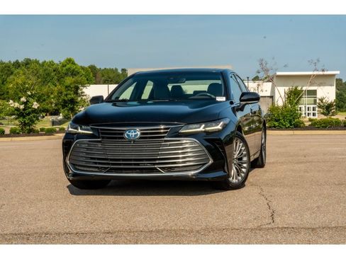 Used 2022 Toyota Avalon Limited w/ Advanced Safety Package FWD image 1