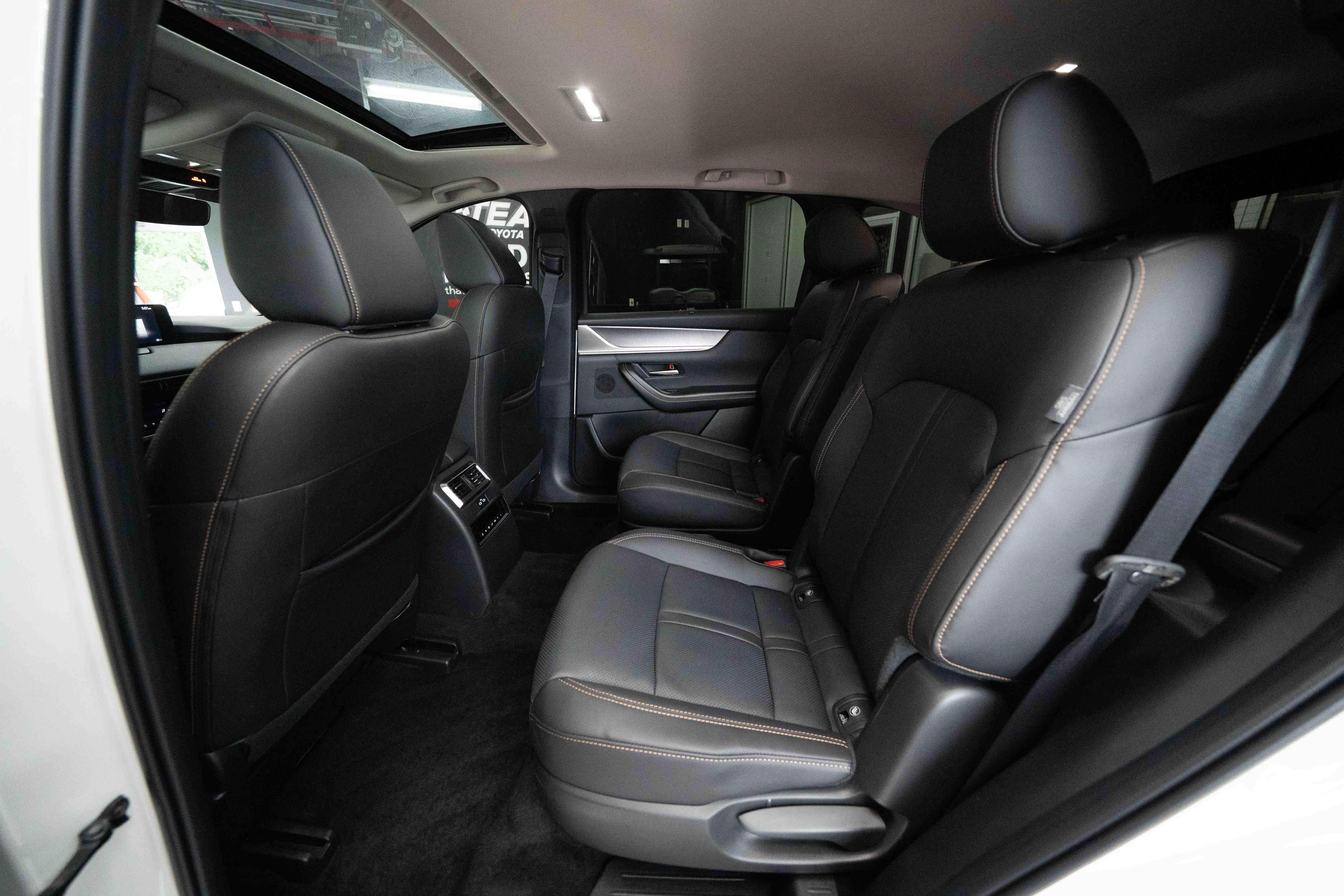 Used 2024 MAZDA CX-90 Plug-In Hybrid w/ Preferred AWD/4WD image 23