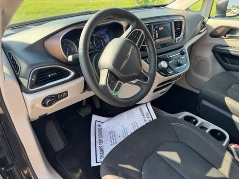 Used 2023 Chrysler Voyager LX FWD image 14