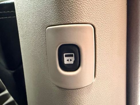 Used 2019 Dodge Grand Caravan SXT image 19