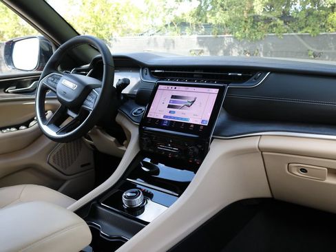 Used 2023 Jeep Grand Cherokee Limited RWD image 19