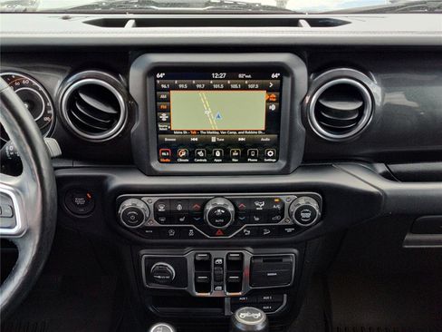 Used 2020 Jeep Wrangler Unlimited Sahara image 17