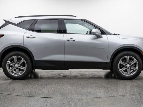 Used 2025 Chevrolet Blazer LT FWD image 11
