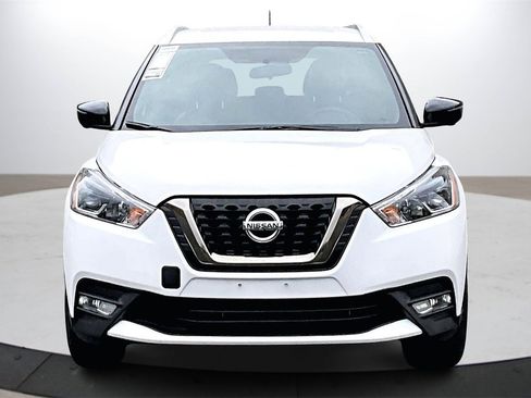 Used 2019 Nissan Kicks SR w/ SR Premium Package image 3