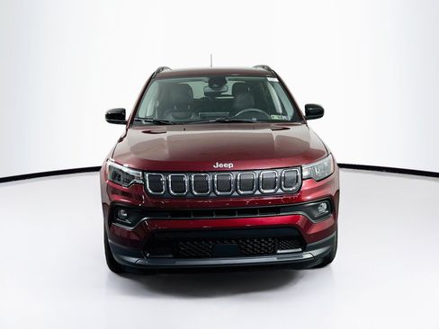 Used 2022 Jeep Compass Latitude w/ Sun and Sound Group AWD/4WD image 2