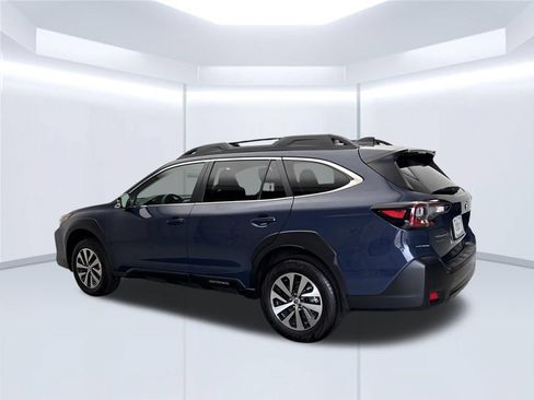 Used 2025 Subaru Outback Premium AWD/4WD image 3