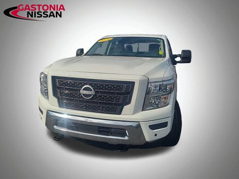 Used 2024 Nissan Titan SV w/ SV Convenience Package image 5