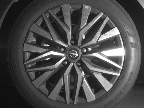 Used 2025 Nissan Altima 2.5 SV FWD image 12