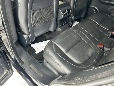 Used 2019 Jaguar F-PACE S image 9