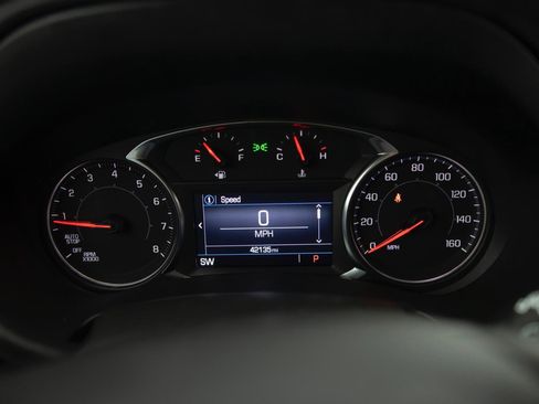 Used 2023 GMC Terrain SLE w/ Driver Convenience Package image 4