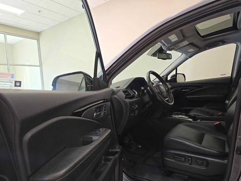 Used 2017 Honda Pilot Touring image 23