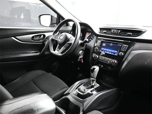 Used 2021 Nissan Rogue Sport S image 17