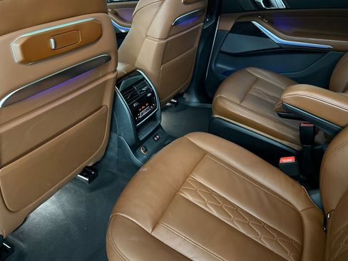 Used 2024 BMW X7 xDrive40i w/ Executive Package image 28