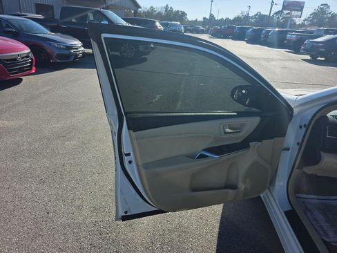 Used 2016 Toyota Camry XLE image 6