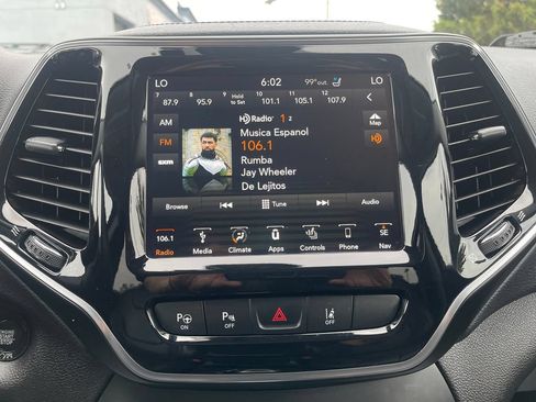 Used 2019 Jeep Cherokee Limited w/ Luxury Group AWD/4WD image 27