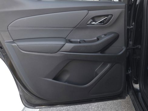 Used 2023 Chevrolet Traverse Premier image 35