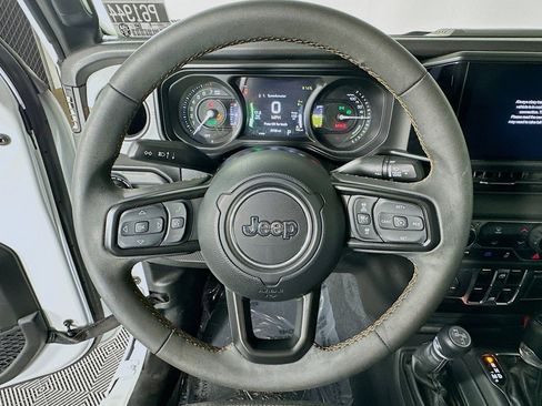 Used 2024 Jeep Wrangler Unlimited AWD/4WD image 19