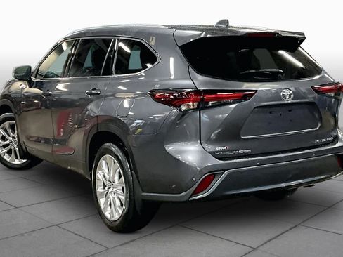 Used 2024 Toyota Highlander Limited AWD/4WD image 12