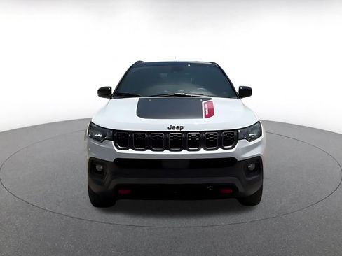 Used 2025 Jeep Compass Trailhawk AWD/4WD image 4