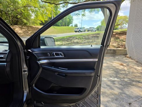 Used 2018 Ford Explorer XLT w/ Equipment Group 202A image 46