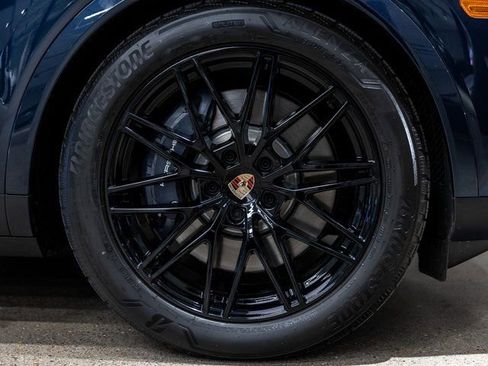 Certified 2025 Porsche Cayenne E-Hybrid image 20