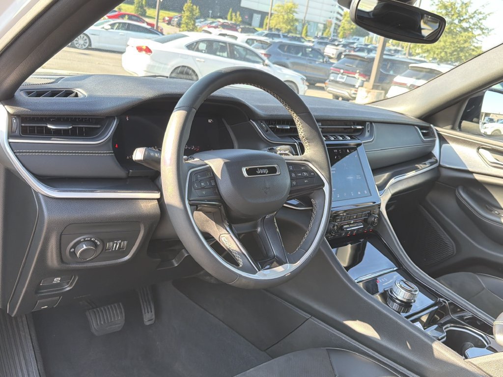 Used 2023 Jeep Grand Cherokee Altitude AWD/4WD image 10