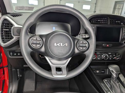 Used 2025 Kia Soul LX FWD image 34