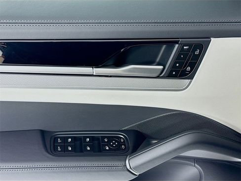 New 2026 Porsche Cayenne image 11