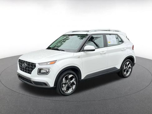 Used 2026 Hyundai Venue SEL FWD image 7