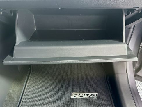 Used 2025 Toyota RAV4 XLE FWD image 32