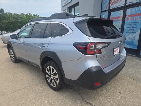 Used 2023 Subaru Outback Premium AWD/4WD image 8