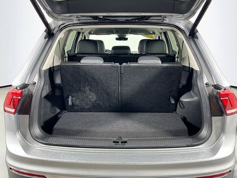 Used 2024 Volkswagen Tiguan SE image 25