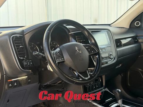 Used 2017 Mitsubishi Outlander GT AWD/4WD image 10