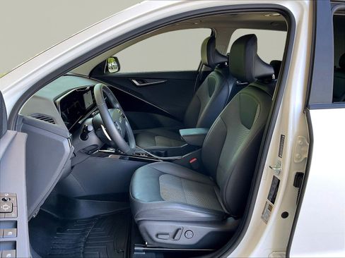 Used 2023 Kia Niro EX Touring FWD image 20