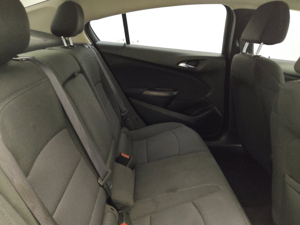 Used 2017 Chevrolet Cruze LT FWD image 19