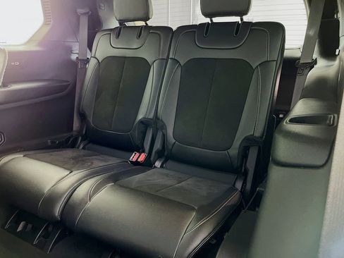 Used 2023 Jeep Grand Cherokee L Laredo image 33