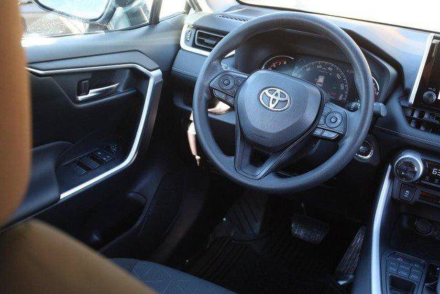 Used 2025 Toyota RAV4 XLE AWD/4WD image 25