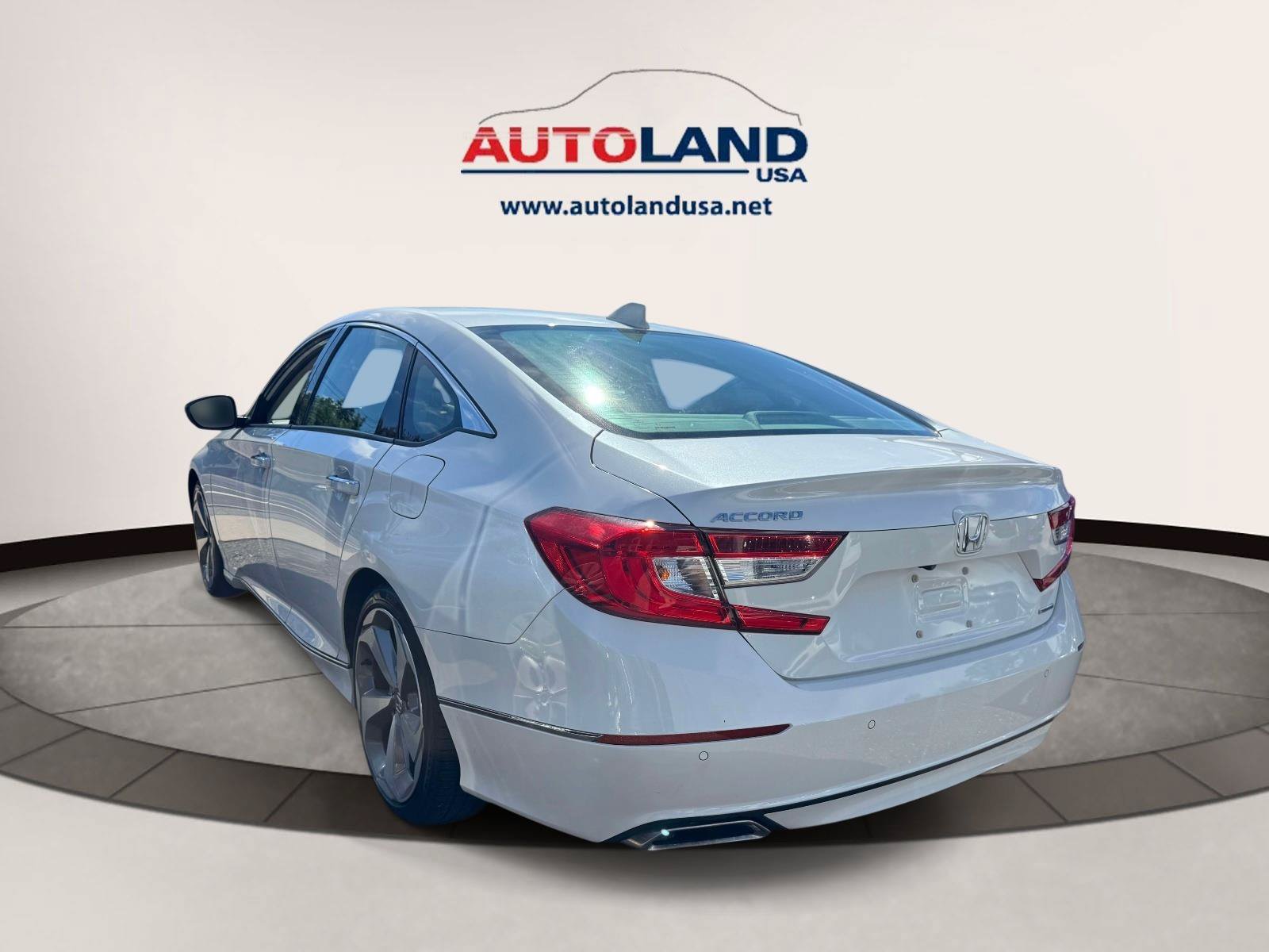Used 2018 Honda Accord Touring image 4