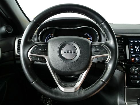 Used 2020 Jeep Grand Cherokee Laredo w/ Laredo X Package RWD image 9