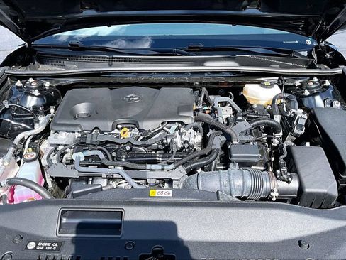 Used 2025 Toyota Camry XLE FWD image 10