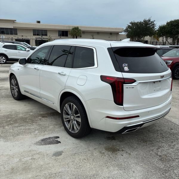 Used 2022 Cadillac XT6 Premium Luxury FWD image 2