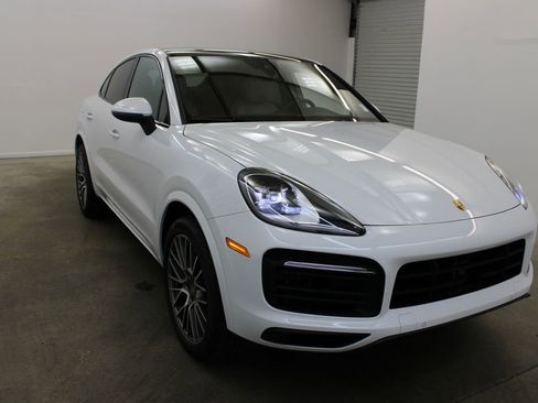 Certified 2023 Porsche Cayenne Platinum Edition image 9