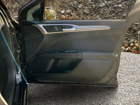 Used 2019 Ford Fusion SE image 22