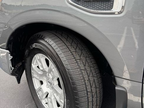 Used 2017 Nissan Titan SV image 10