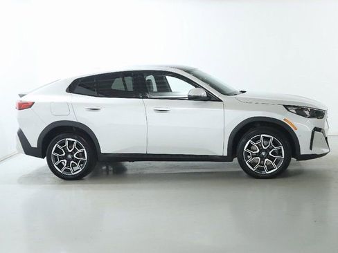 Certified 2025 BMW X2 xDrive28i w/ Premium Package image 11