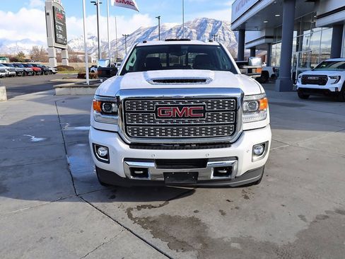 Used 2019 GMC Sierra 3500 Denali w/ Duramax Plus Package image 9