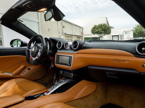 Used 2015 Ferrari California T RWD image 20