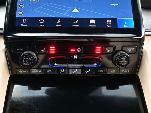 Used 2024 Jeep Grand Cherokee Limited image 22